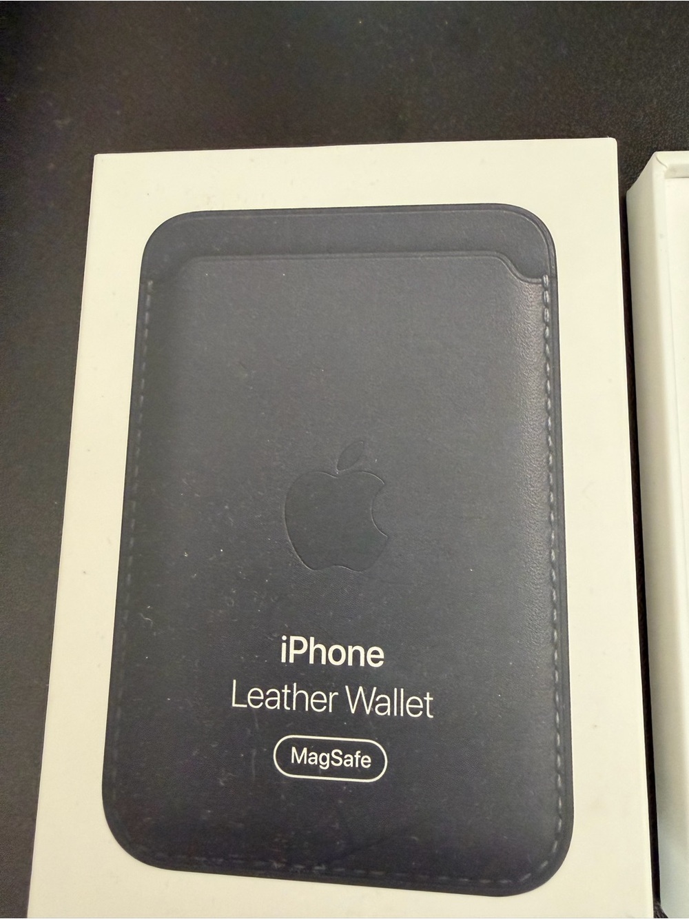 Apple iPhone Leather Wallet with MagSafe - Black Leather - Picture 2 of 4